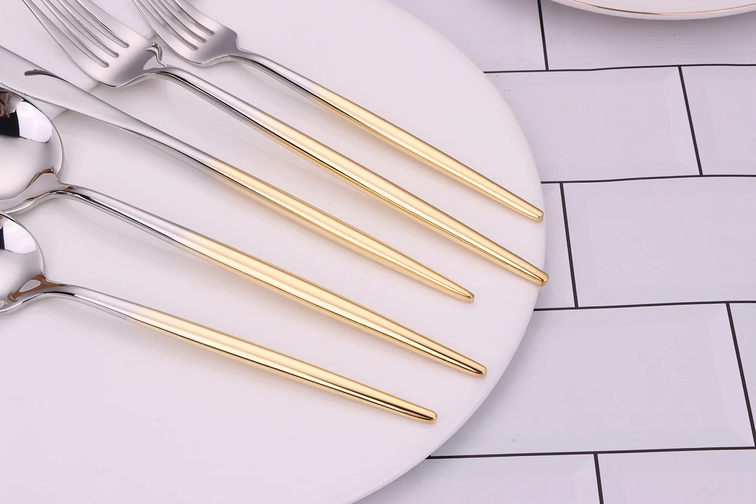 Morne Two Tone 20 Piece Flatware Set